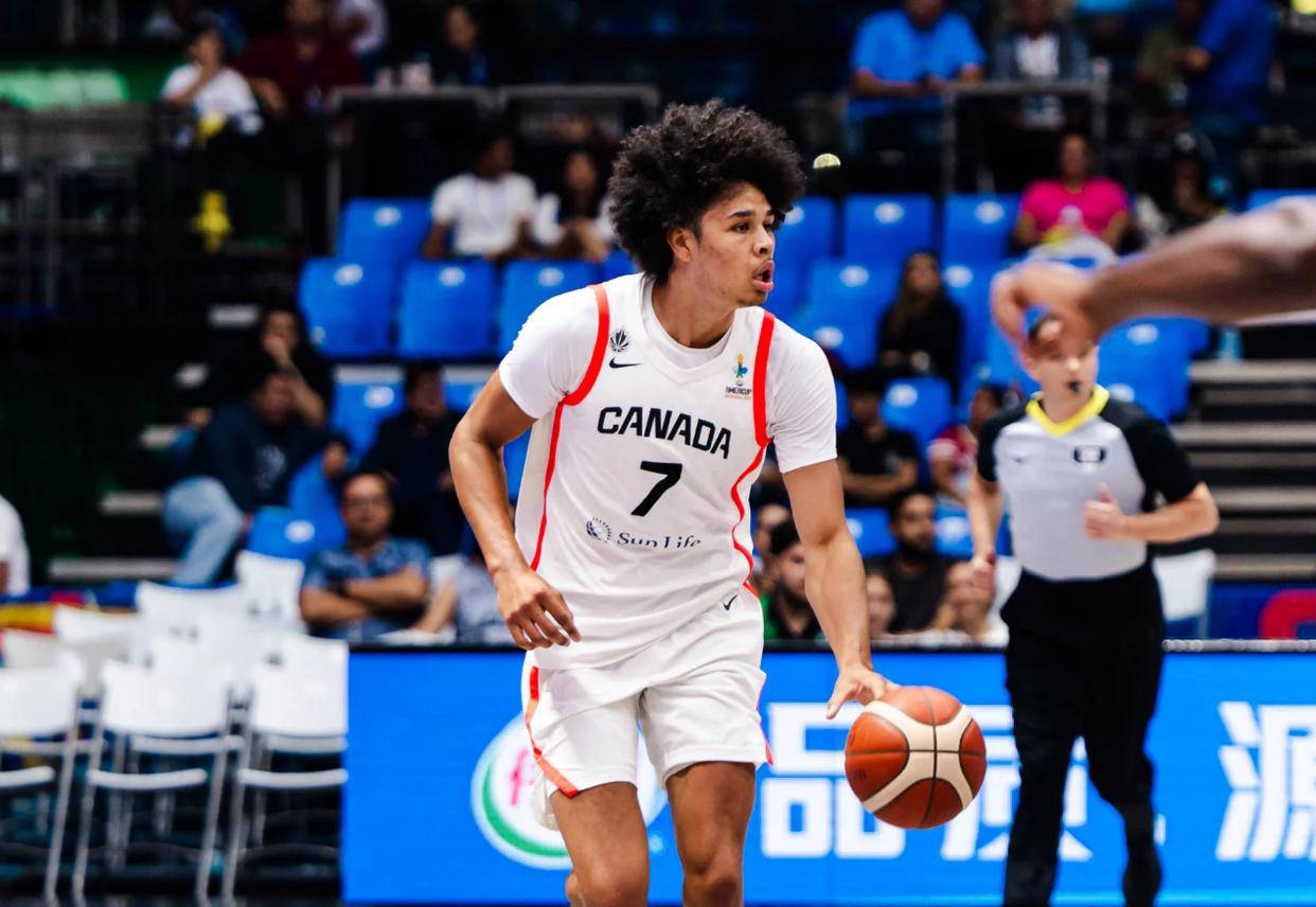 加拿大男篮力克雄鹿B队，浓眉三分雨点燃全场