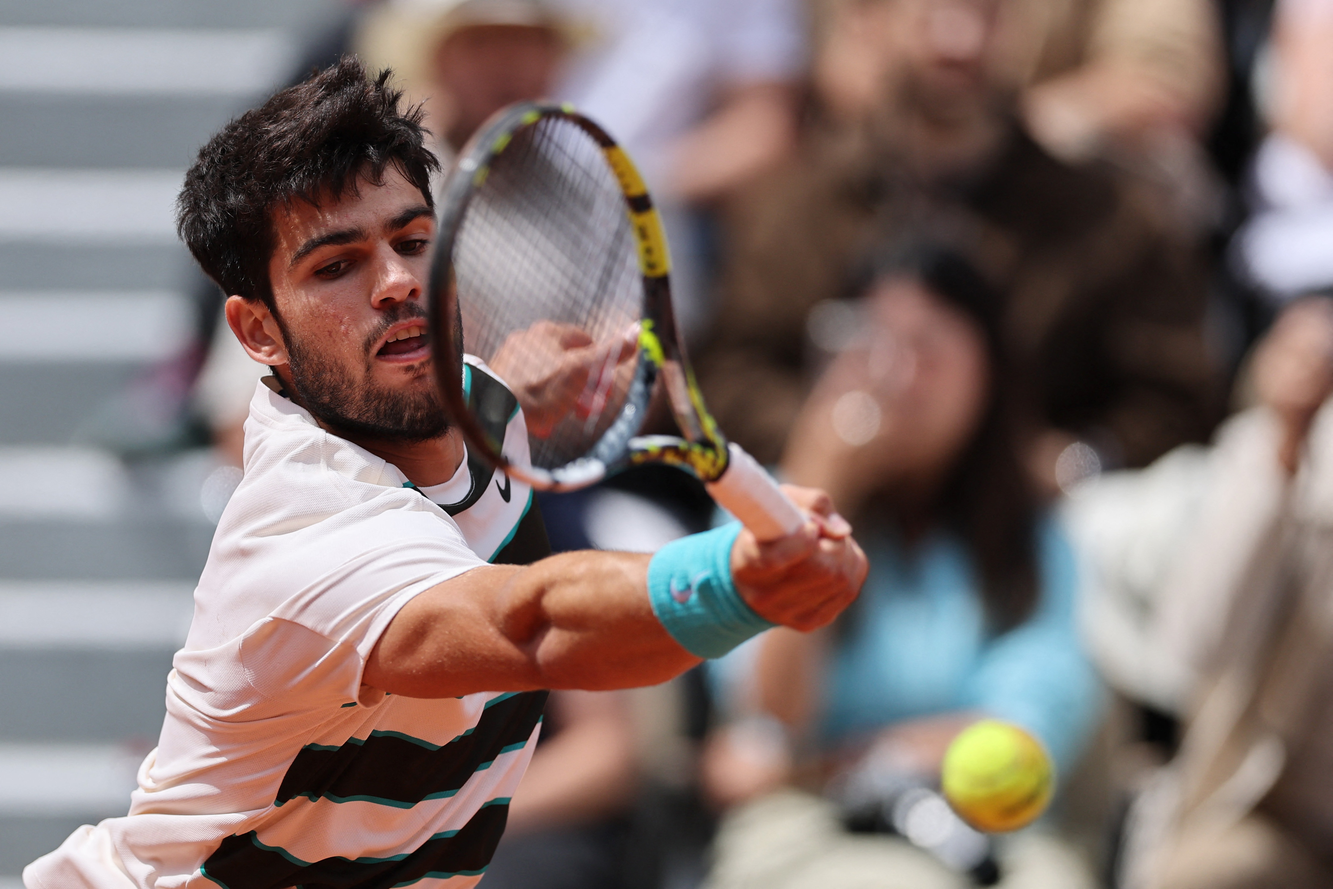 美国网球队鏖战英国网球队，阿尔卡拉斯制霸全场