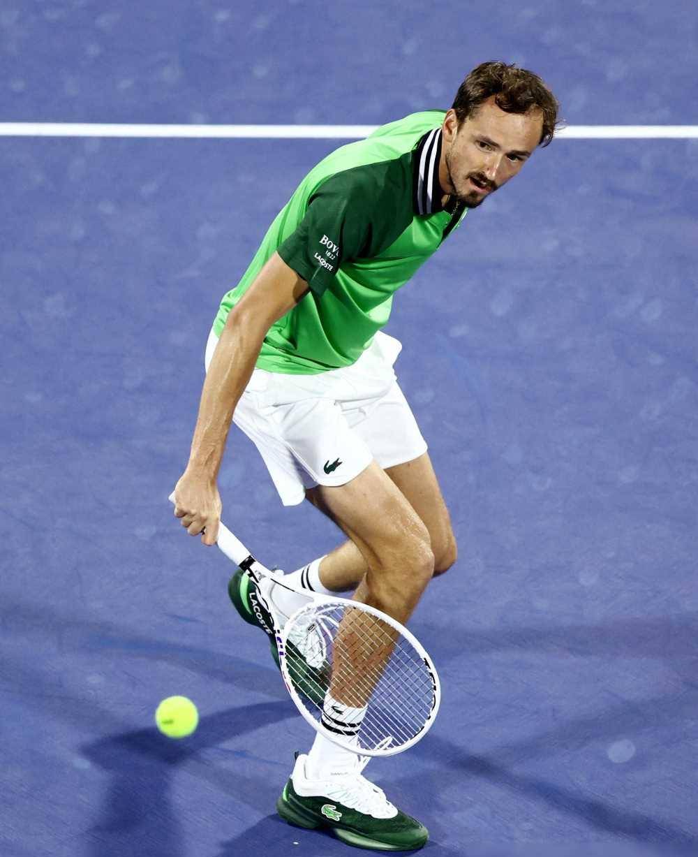 包含意大利网球队逆转日本网球队，梅德韦杰夫打破历史纪录的词条