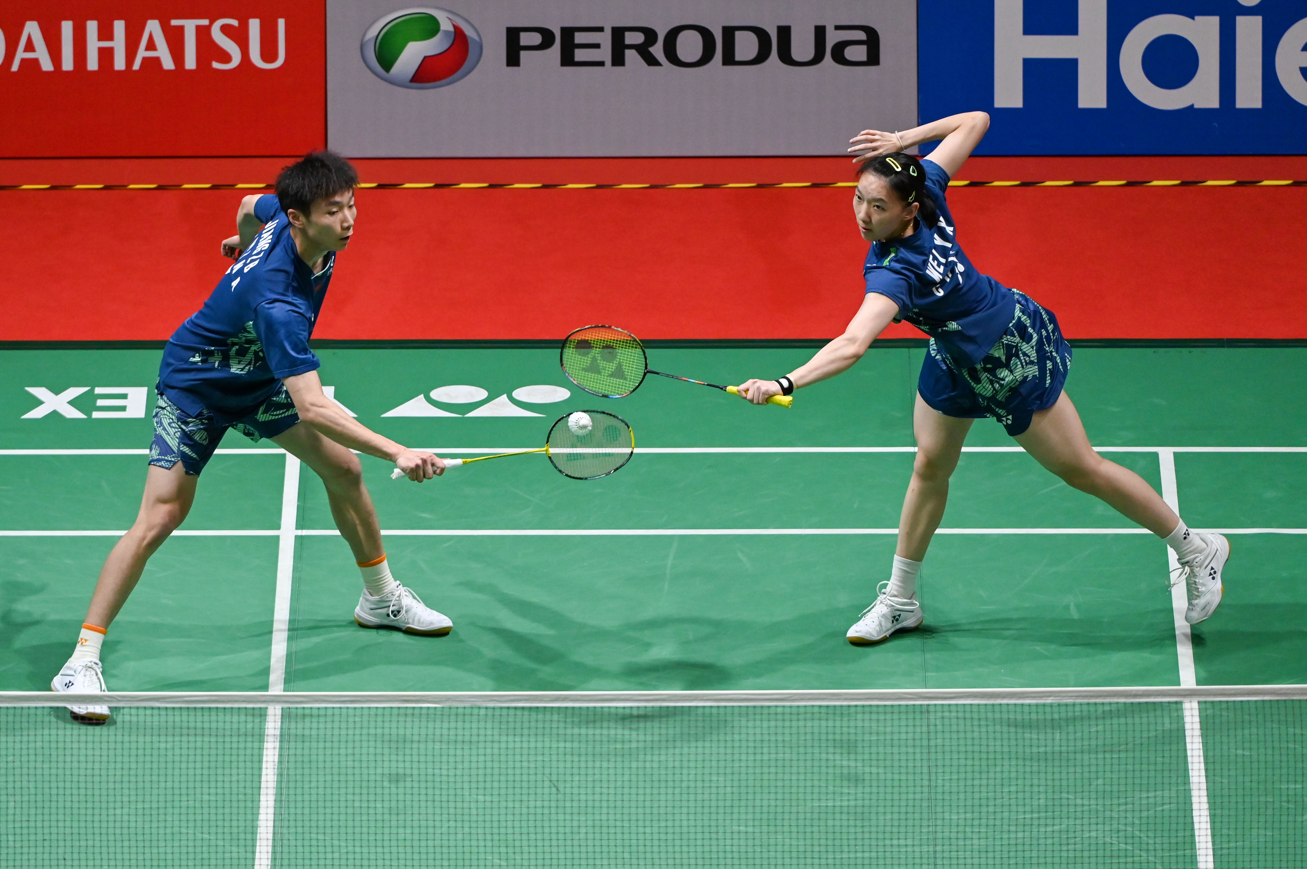 包含印尼羽毛球队横扫马来西亚羽毛球队，马琳统治全场的词条