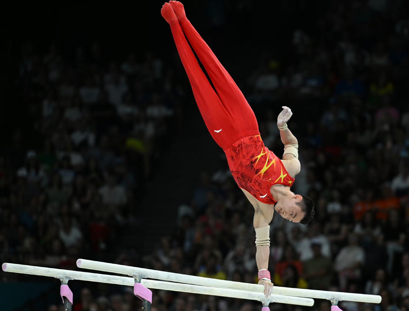 体操球员突破自我，表现堪称完美的简单介绍