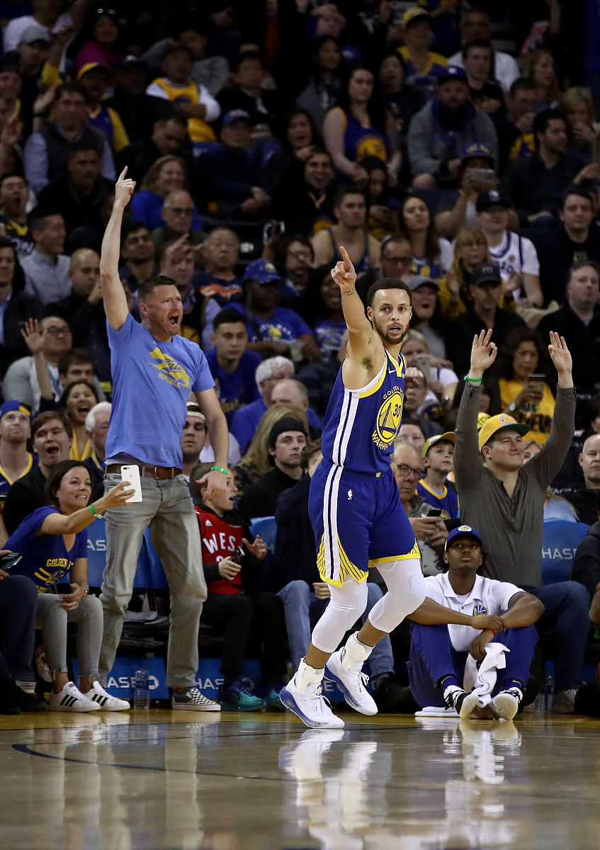马刺横扫雷霆,库里惊艳四座 马刺横扫雷霆,库里惊艳四座