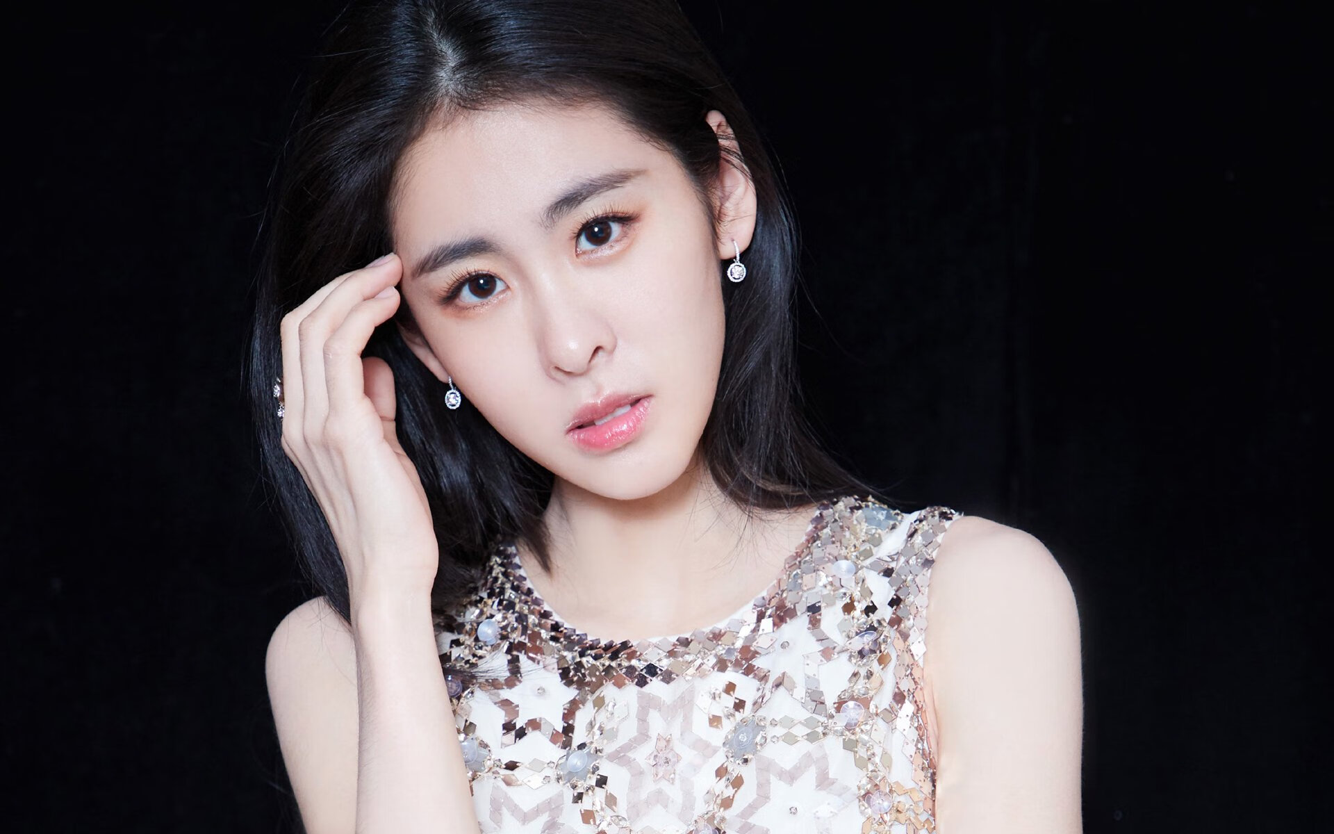 两个战场，一种绝境，当浙江队用团队撕破新疆，字母哥用个人意志主宰抢七